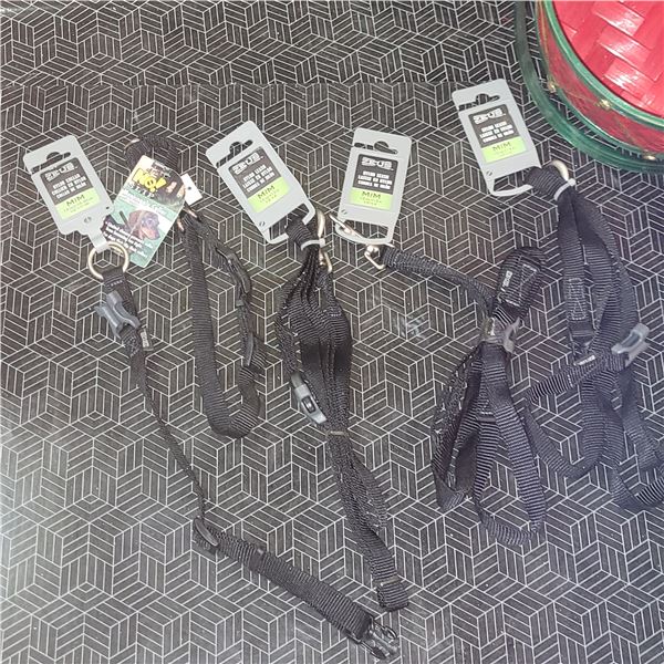 Lot of New Dog Leashes
