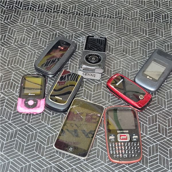 Lot of Old Cellphones