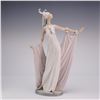 Image 1 : Lladro Porcelain Sculpture Grand Dame 01001568