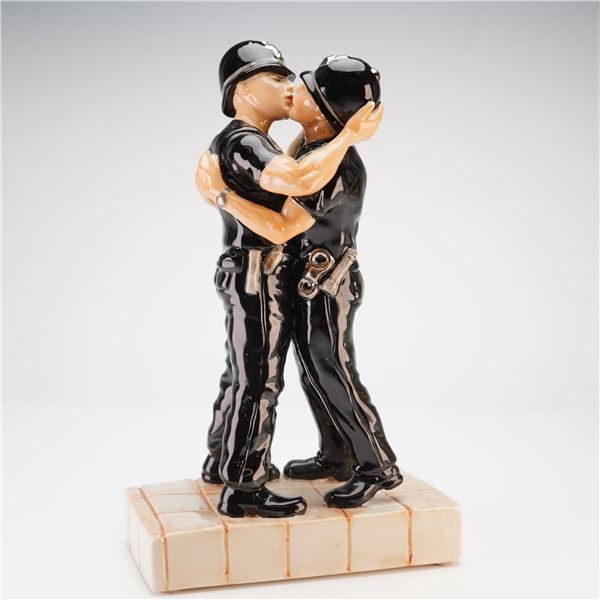 Kevin Francis Ceramics Banksy Kissing Coppers Limited Edition Figurine