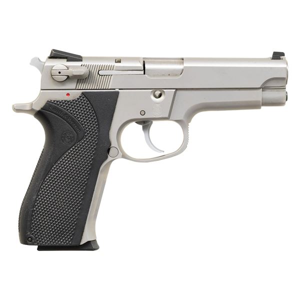 SMITH & WESSON MODEL 5906 SEMI AUTO PISTOL.