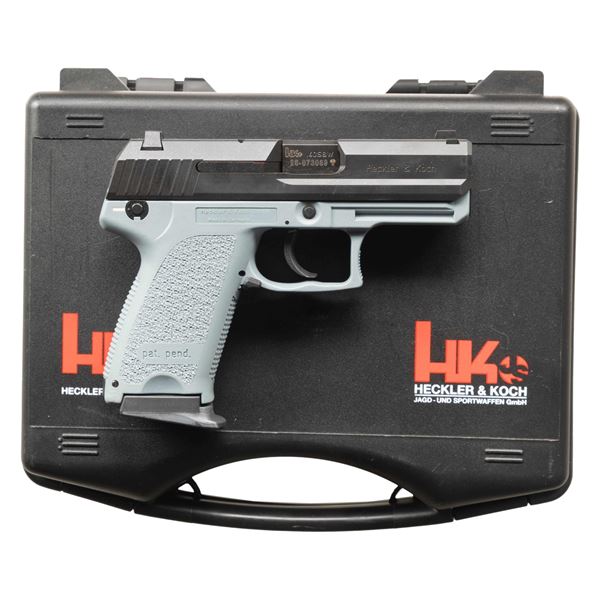 H&K USP 40 COMPACT SEMI AUTO PISTOL.