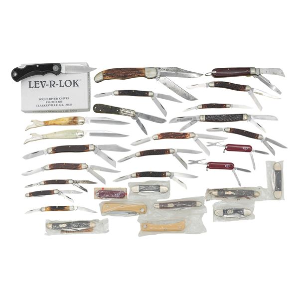 GROUP OF 30 POCKET KNIVES.