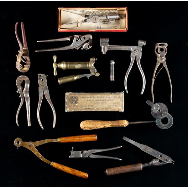 LOT OF ASSORTED VINTAGE / ANTIQUE RELOADING TOOLS.
