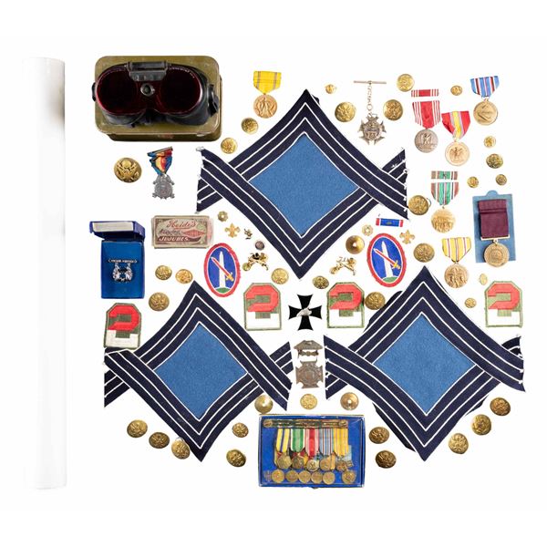 US RELATED MILITARIA GROUPING.