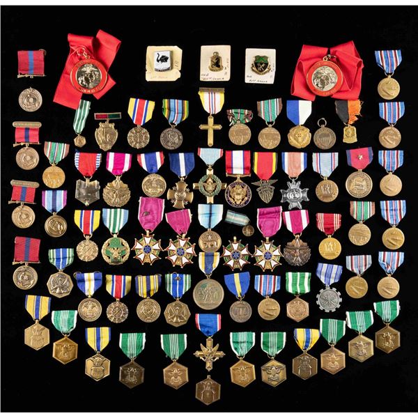 LARGE COLLECTION OF US MEDALS & AWARDS.
