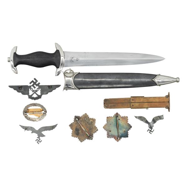 GROUPING OF REPRODUCTION WWII MEMORABILIA.