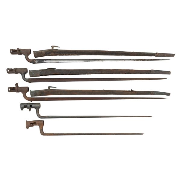 GROUPING OF 5 SOCKET BAYONETS.