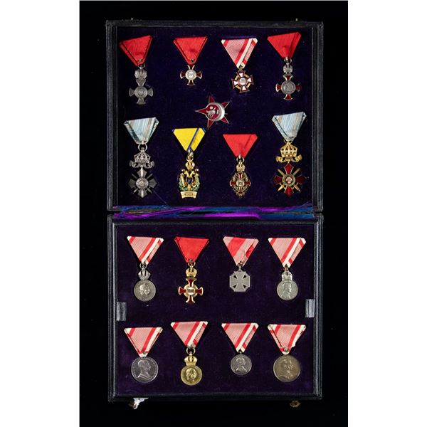 CASED DISPLAY OF WWI AUSTRO/HUNGARIAN WAR MEDALS.