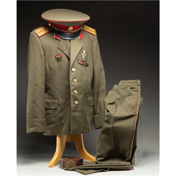 SOVIET ARMY OFFICER UNIFORM SET.