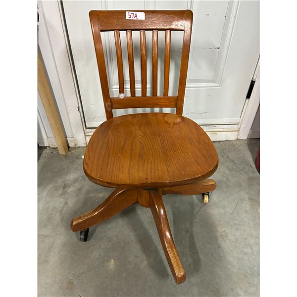 Very nice 1940s solid oak office chair, 29 tall