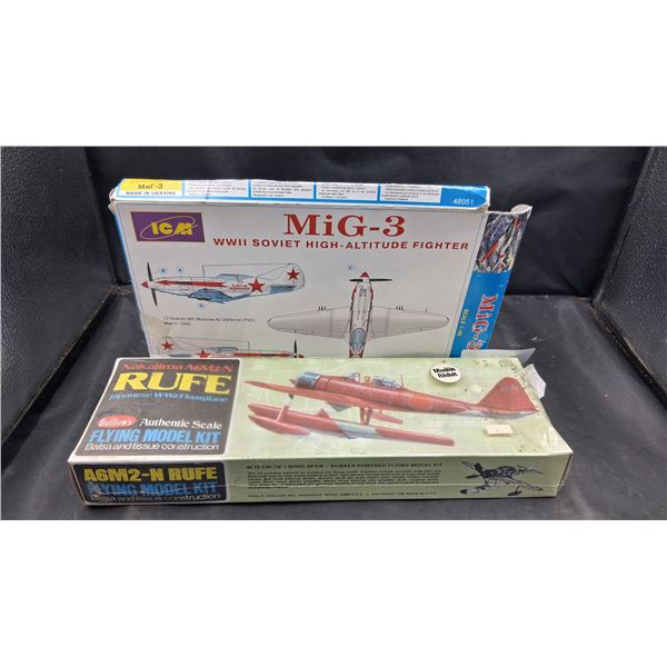 2 vintage model kits