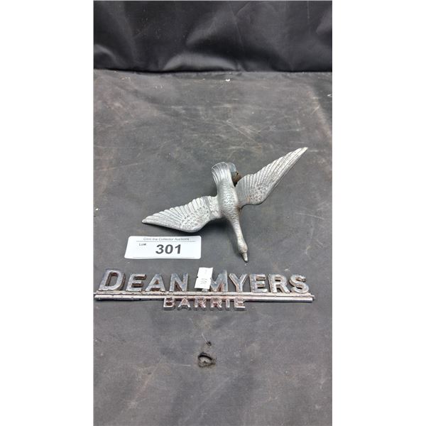 Car plaque and metal goose