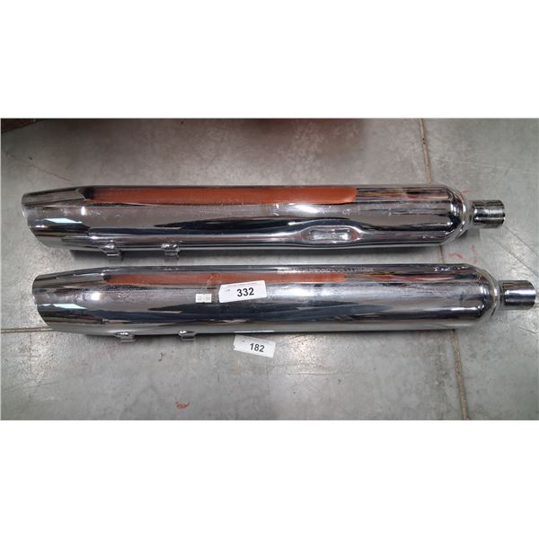 Pair of slip on Harley Davidson mufflers
