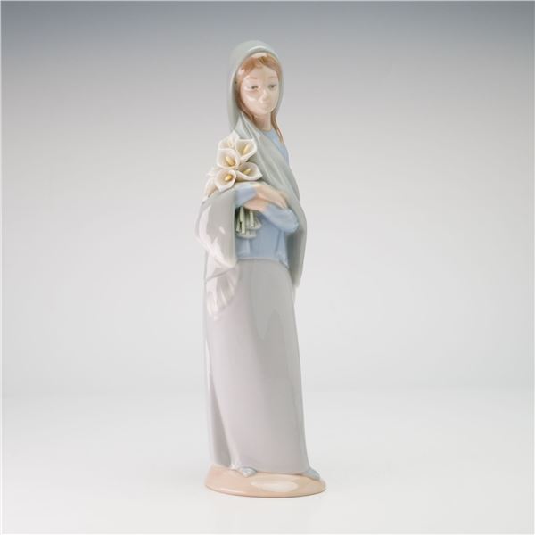 Lladro Porcelain Figurine Girl with Calla Lilies 01004650