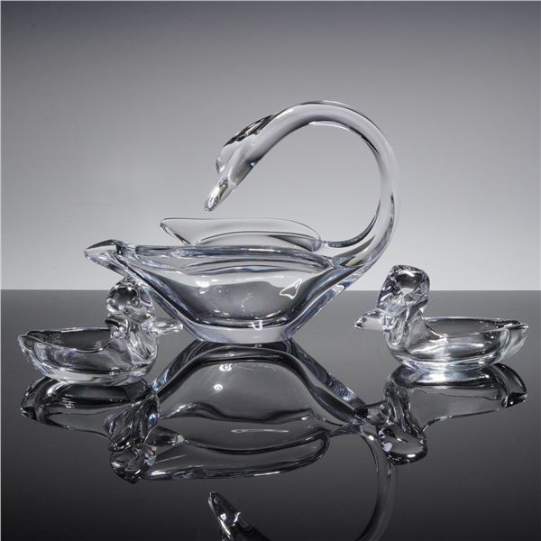 A Three-Piece Vannes-le-Chatel Crystal Swan Dish and Duck Ashtrays Set