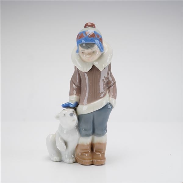 Lladro Porcelain Figurine Eskimo Boy with Pet 01005238 with Box