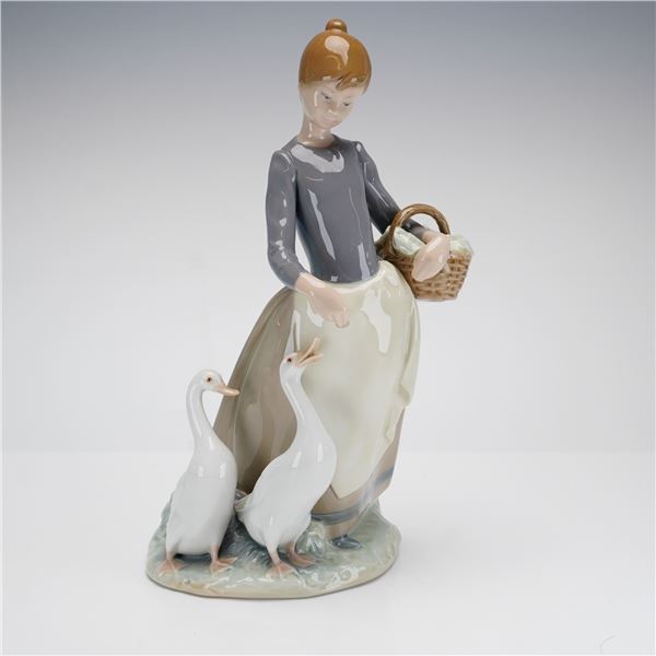 Lladro Porcelain Figurine On the Farm 01001306