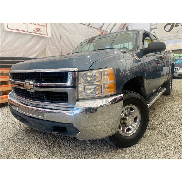 PARKSVILLE - 2010 CHEVROLET SILVERADO BLUE 304549 KMS "NO RESERVE" - D217873