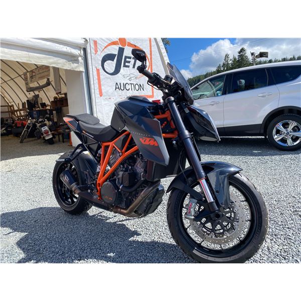 PARKSVILLE - 2014 KTM V-TWIN RC8 SUPER DUKE R BLACK 34087 KMS "REPO UNIT" - J905293
