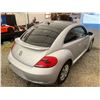 Image 16 : PARKSVILLE - 2012 VOLKSWAGEN BEETLE GREY 181554 KMS - B602032