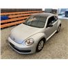 Image 4 : PARKSVILLE - 2012 VOLKSWAGEN BEETLE GREY 181554 KMS - B602032