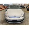 Image 6 : PARKSVILLE - 2012 VOLKSWAGEN BEETLE GREY 181554 KMS - B602032