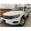 Image 1 : PARKSVILLE - 2013 VOLKSWAGEN TIGUAN WHITE 215272 KMS - J568625