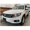 Image 2 : PARKSVILLE - 2013 VOLKSWAGEN TIGUAN WHITE 215272 KMS - J568625