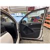 Image 37 : PARKSVILLE - 2013 VOLKSWAGEN TIGUAN WHITE 215272 KMS - J568625