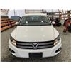 Image 6 : PARKSVILLE - 2013 VOLKSWAGEN TIGUAN WHITE 215272 KMS - J568625