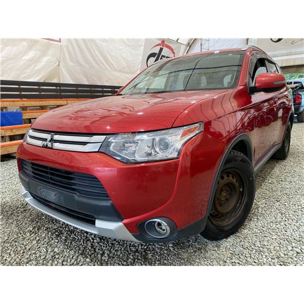 PARKSVILLE - 2015 MITSUBISHI OUTLANDER RED 198687 KMS - D600339