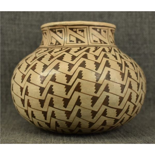 POTTERY VASE (SIGNED)