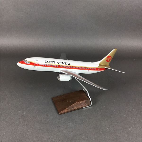 Wesco Models Inc. Continental Airlines Boeing 737 Desktop Display Model Airplane