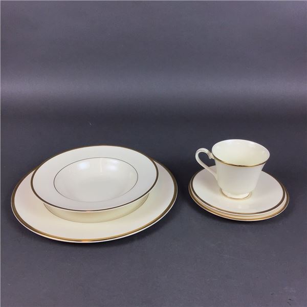 5pc Royal Doulton Bone China Tableware, Heather