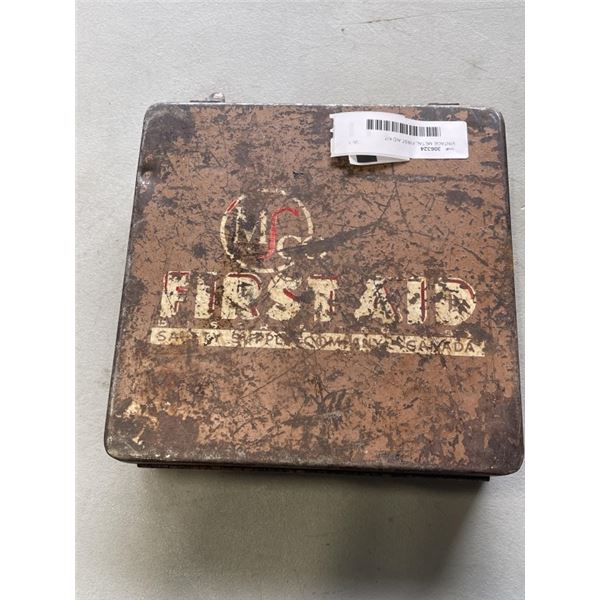 VINTAGE METAL FIRST AID KIT