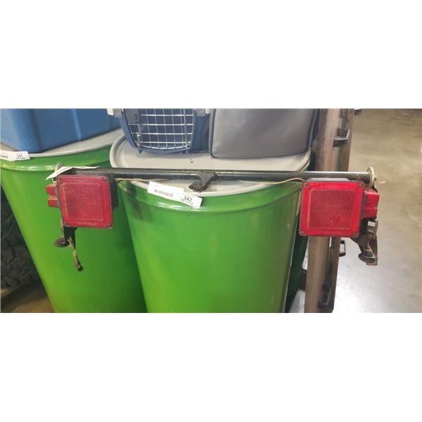 MOUNTED TOWING LIGHTS