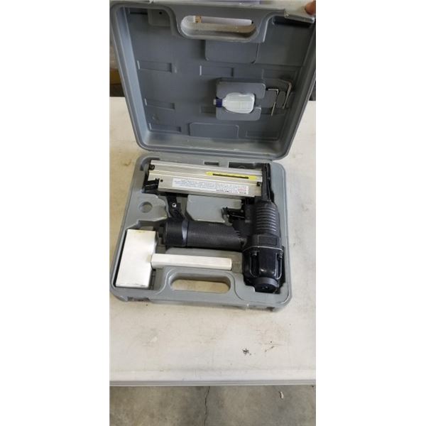 CASED 2 IN 1 STAPLE GUN