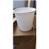 Image 2 : 2 CASES OF WHITE FOOD CONTAINERS - NO LIDS