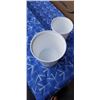 Image 3 : 2 CASES OF WHITE FOOD CONTAINERS - NO LIDS