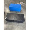 Image 1 : 2 METAL BOXES WITH LATCH FOR LOCKING