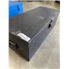 Image 3 : 2 METAL BOXES WITH LATCH FOR LOCKING