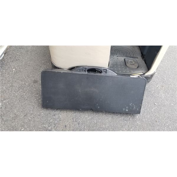FOLDING PICNIC TABLE
