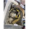 Image 1 : TOTE OF VARIOUS SIZE STRAPS AND ROPE