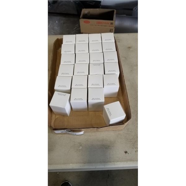 TRAY OF NEW 3000K LED LAMPS 3PD9
