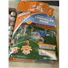 Image 2 : INFLATABLE SPLASH AND SLIDE AND TRAY OF EXPERIENCED GOLF BALLS
