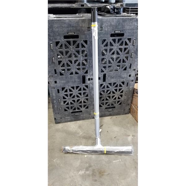 3 NEW COMMERCIAL GRADE SQUEEGEE 52" HANDLE W/ 28" BLADE RETAIL $99