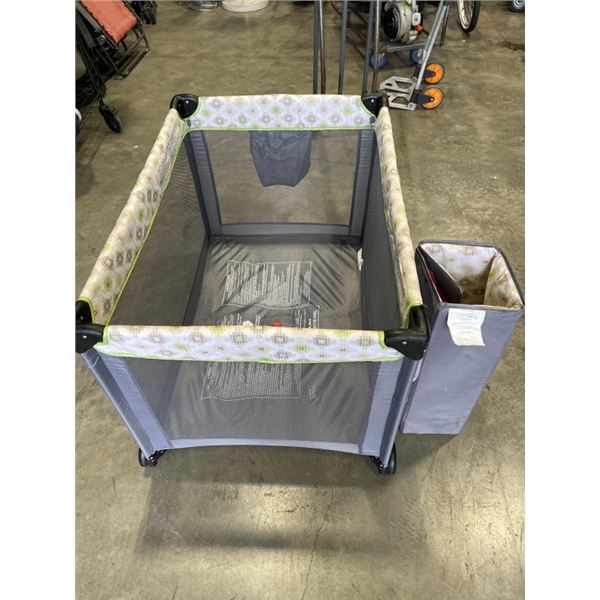 FOLDING PLAY PEN