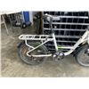 Image 2 : WHITE ISINWHEEL BIKE