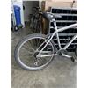 Image 2 : GREY GIANT BIKE